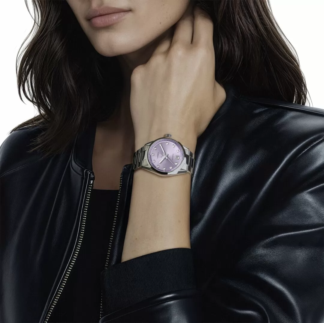 Modelo feminina com TAG Heuer